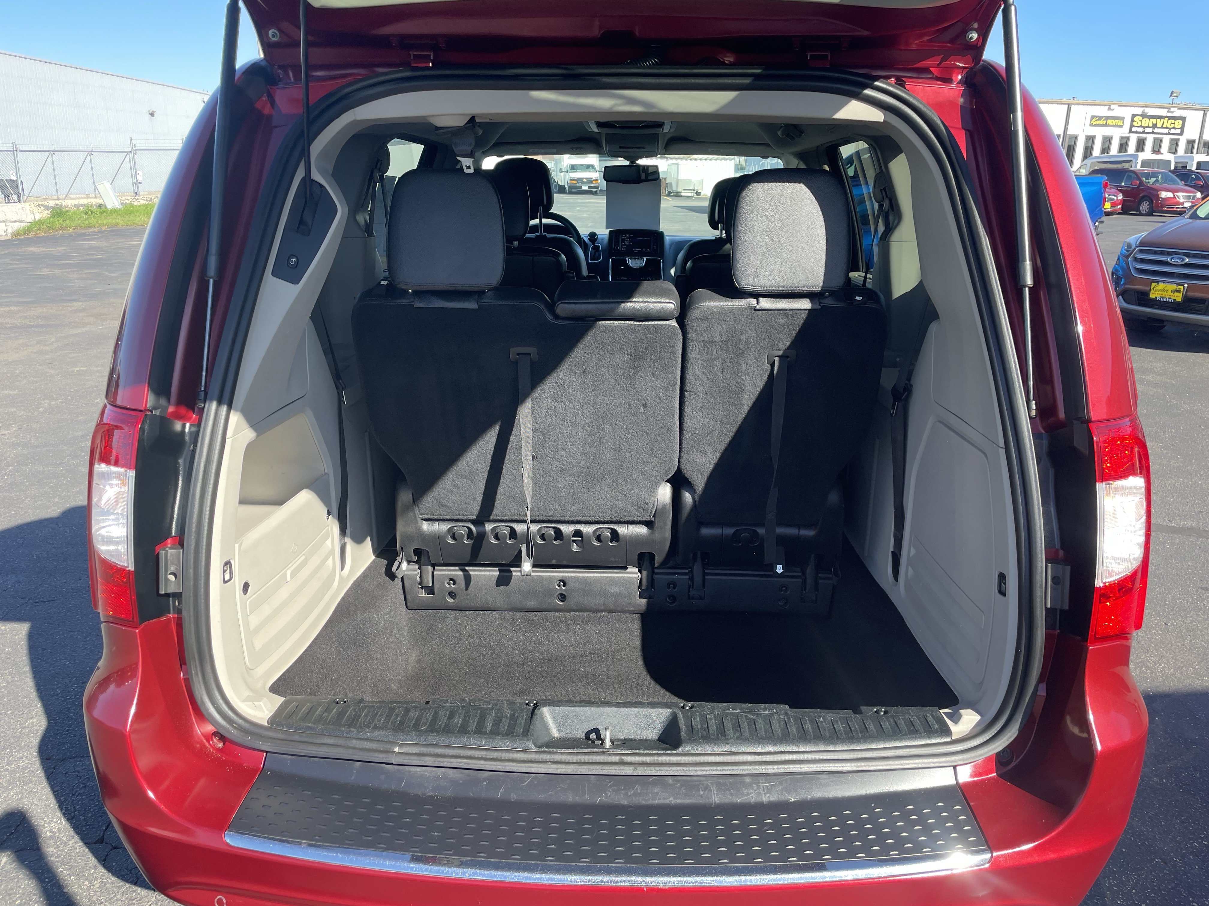 Used 2015 Chrysler Town & Country Touring-L w/ Driver Convenience Group FWD image 12