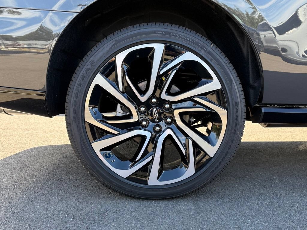 New 2027 Lincoln Navigator Black Label AWD/4WD image 40