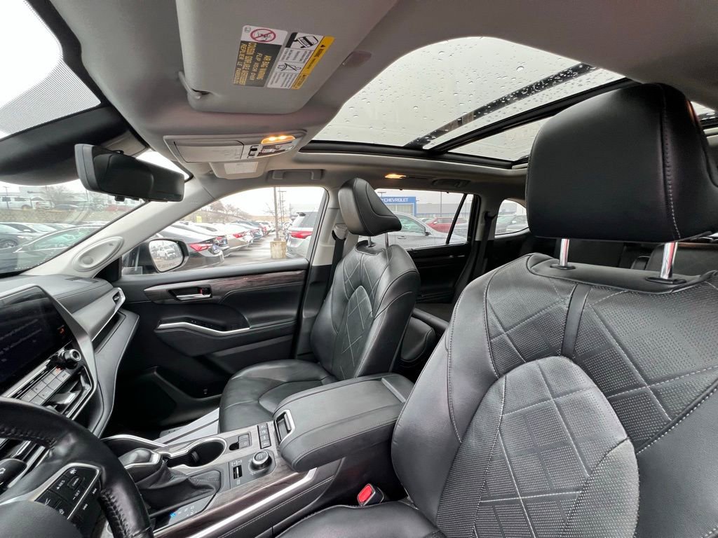 Used 2020 Toyota Highlander Platinum image 17