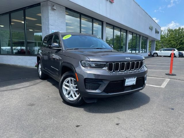 Used 2025 Jeep Grand Cherokee Laredo X AWD/4WD image 3
