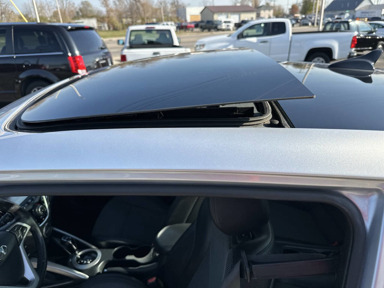 Used 2013 Hyundai Veloster w/ Style Pkg image 21