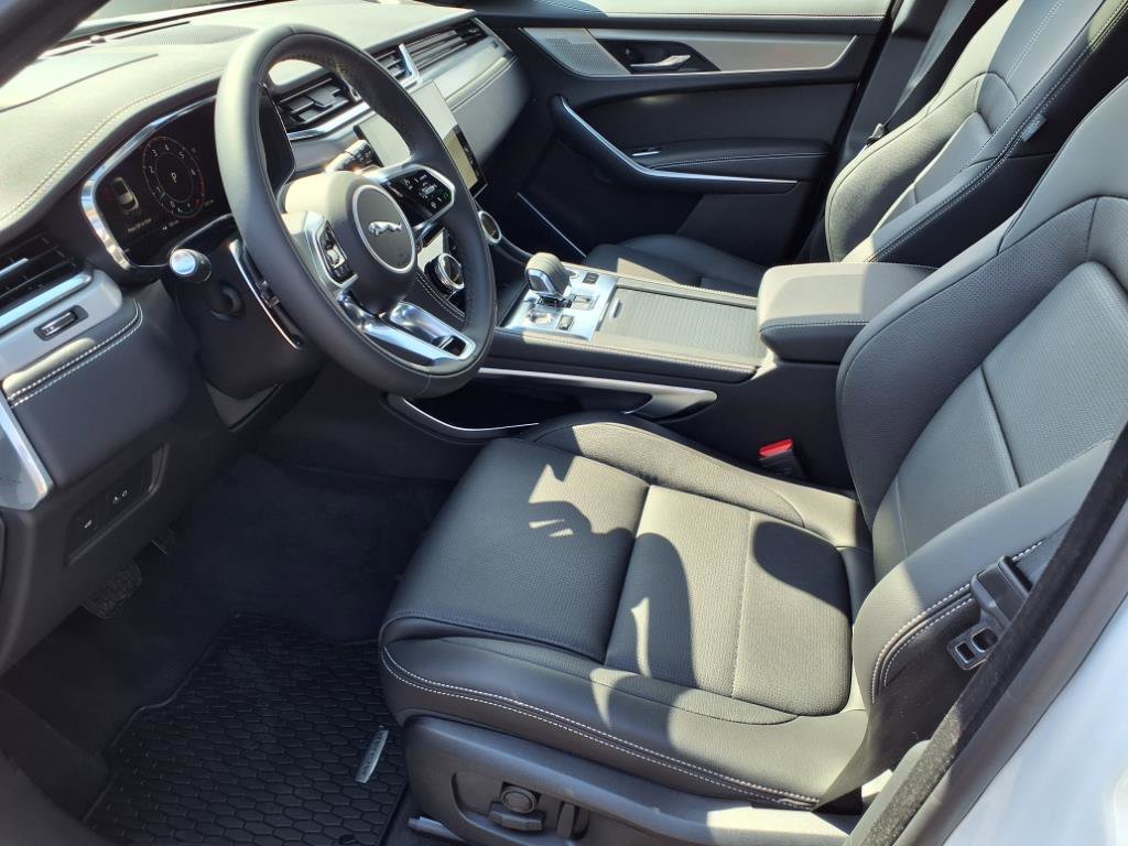 New 2026 Jaguar F-PACE R-Dynamic S image 17