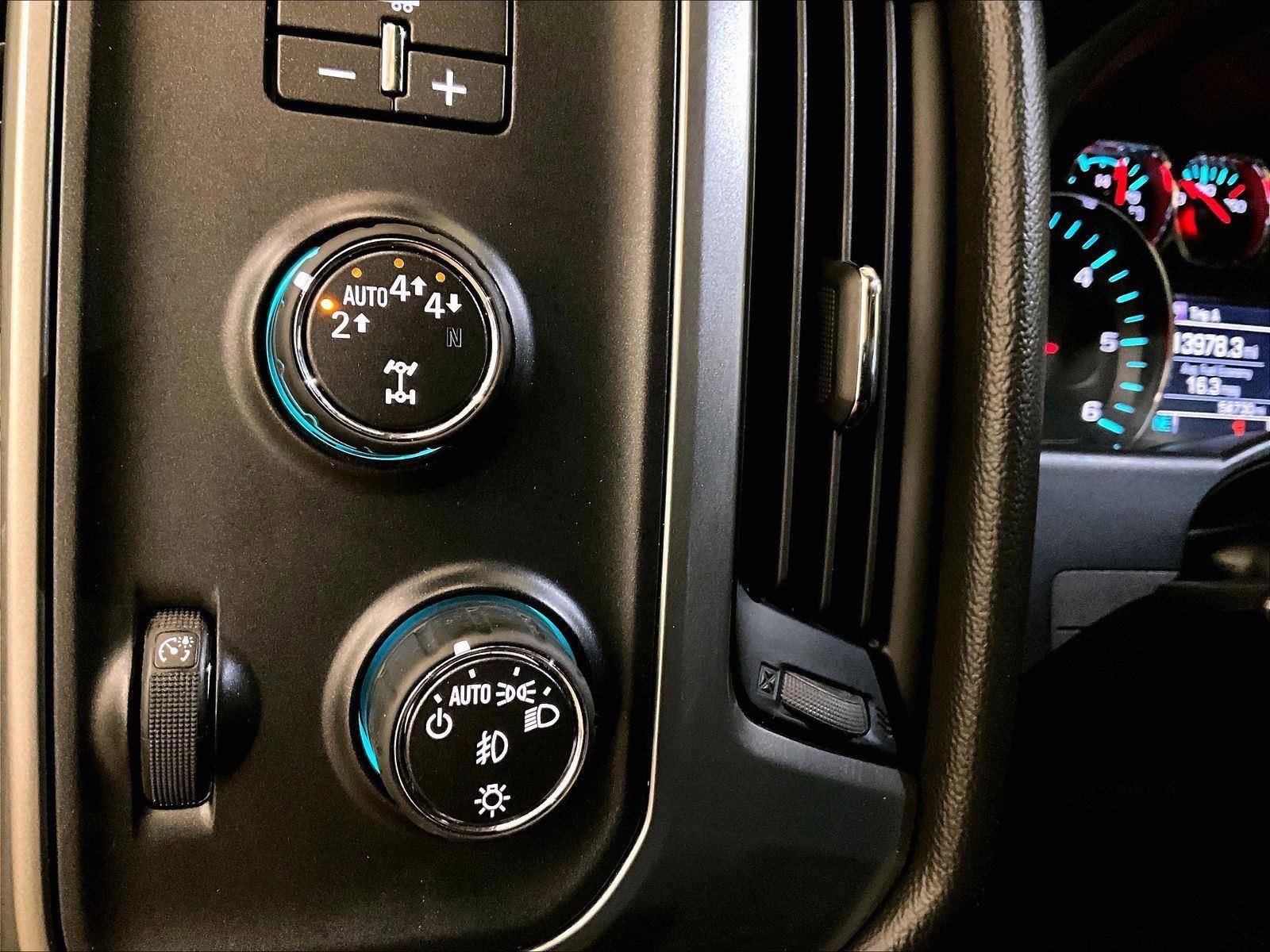 Used 2018 Chevrolet Silverado 1500 LT w/ All Star Edition AWD/4WD image 30