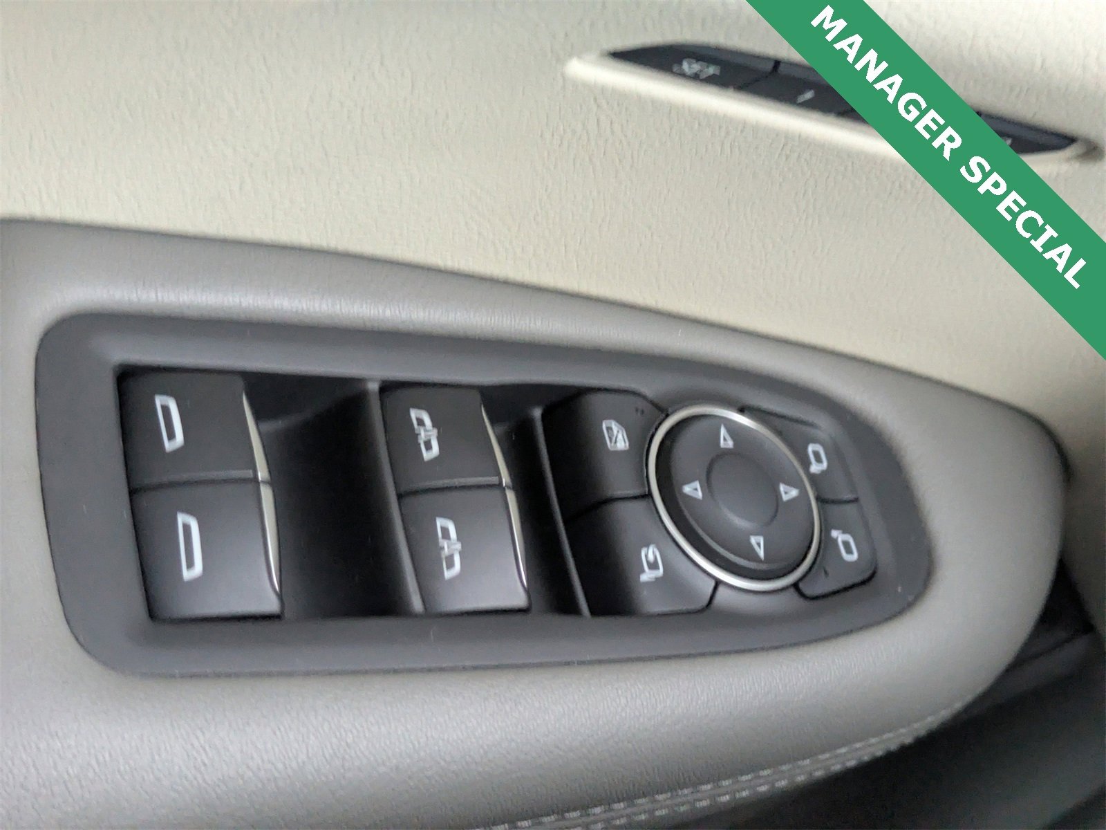 Used 2022 Cadillac XT6 Premium Luxury w/ Technology Package image 28