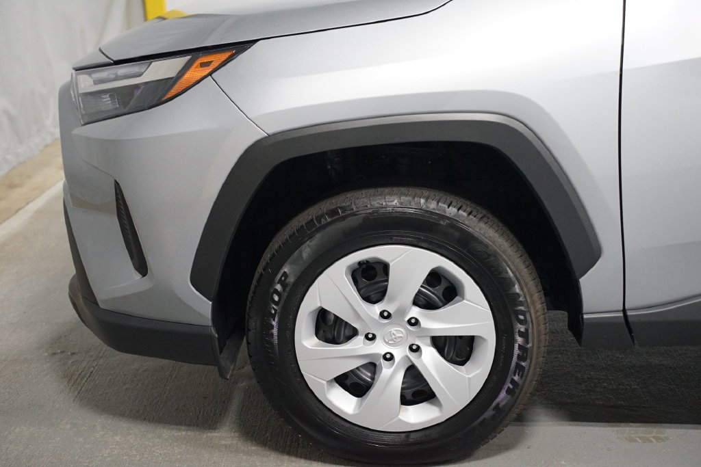 Used 2025 Toyota RAV4 LE FWD image 5