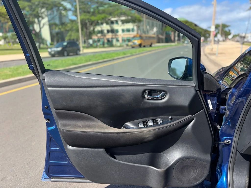 Used 2022 Nissan Leaf SV image 10