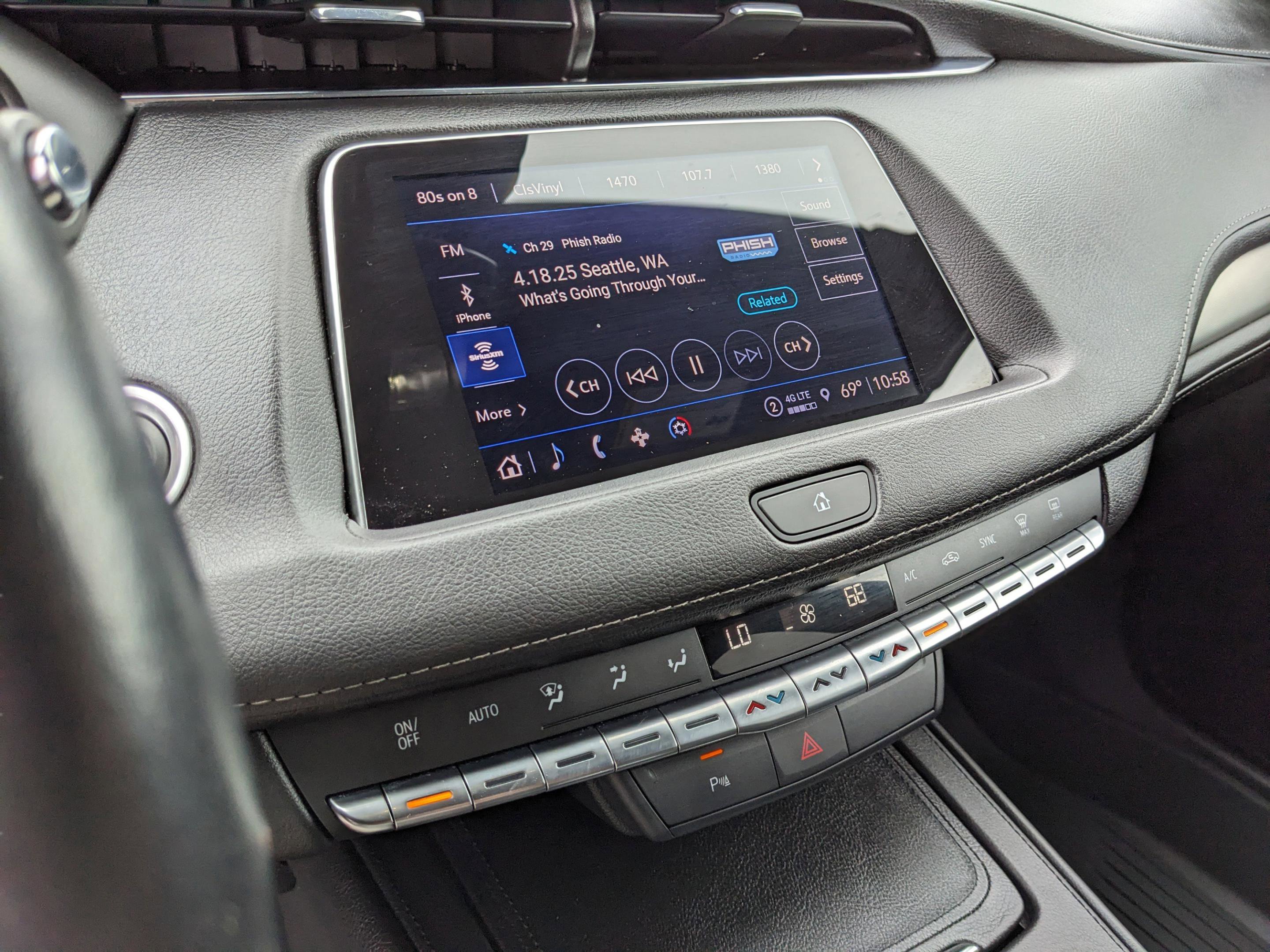 Used 2022 Cadillac XT4 Premium Luxury w/ Safety Alert Package image 28