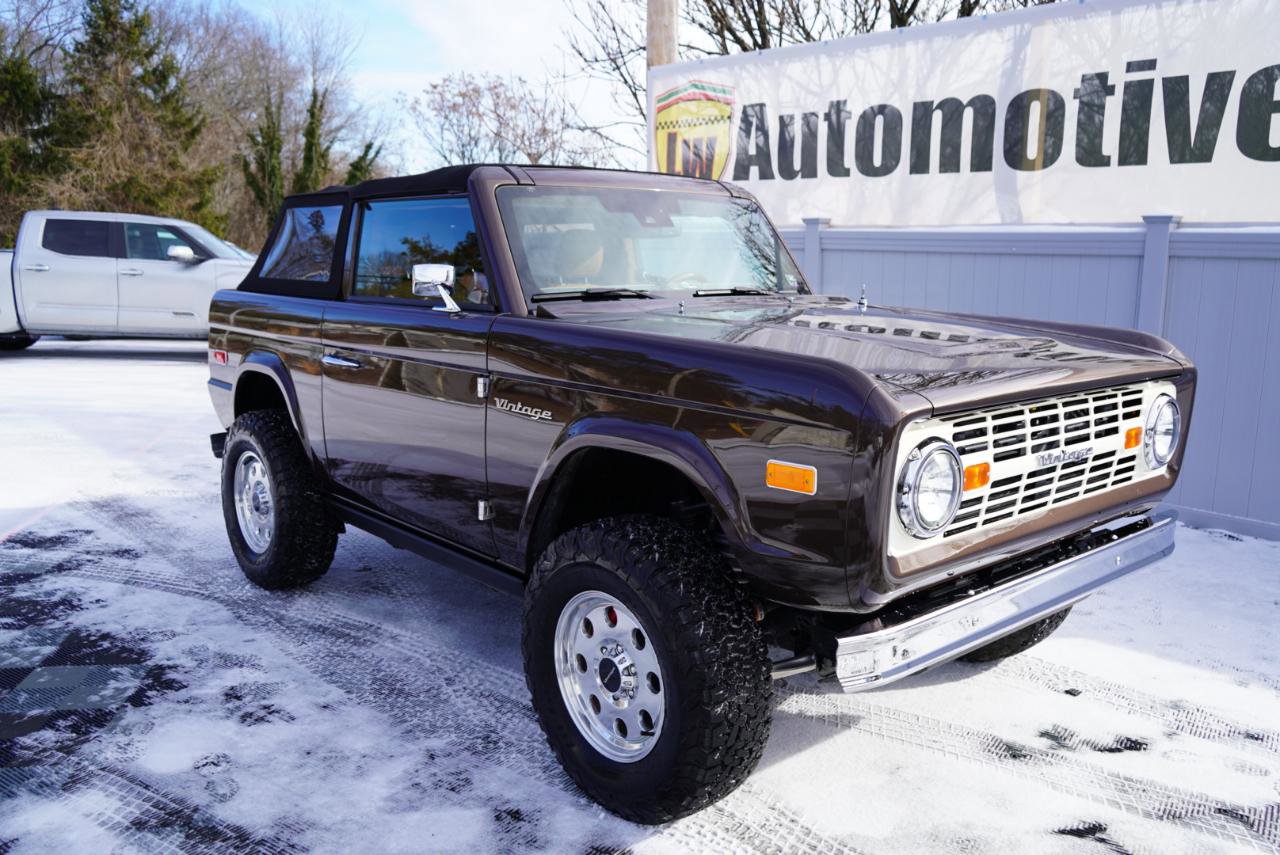 Used 2025 Ford Bronco Badlands image 2
