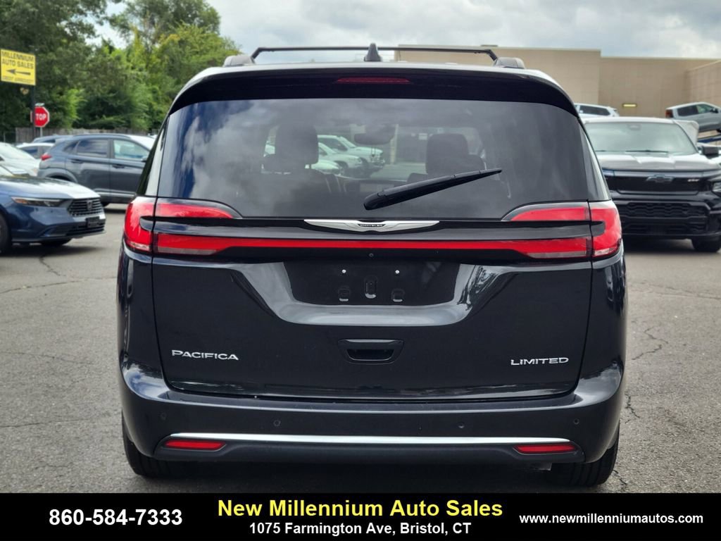 Used 2022 Chrysler Pacifica Limited image 4