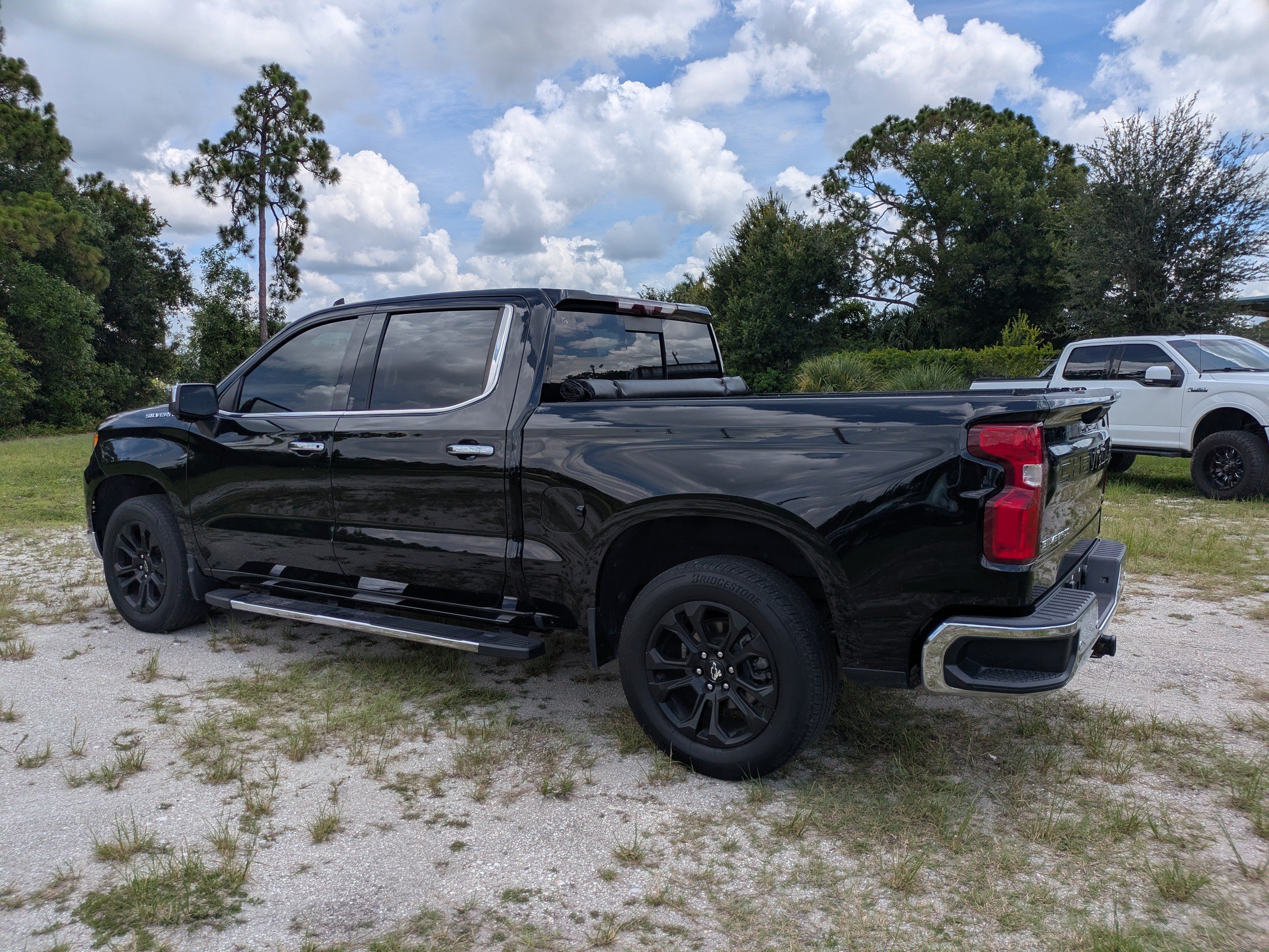 Used 2022 Chevrolet Silverado 1500 LTZ w/ LTZ Premium Package RWD image 6