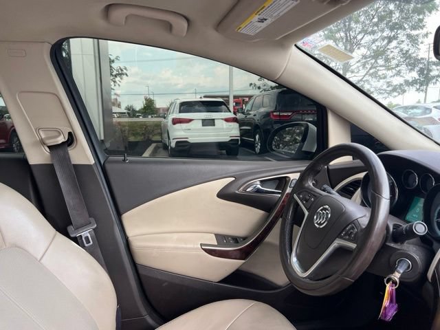 Used 2013 Buick Verano FWD image 32