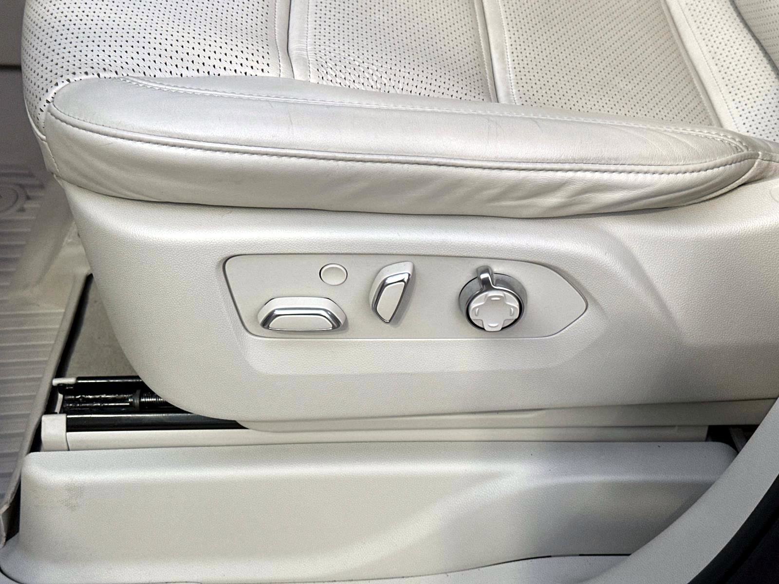 Used 2024 Cadillac Escalade Premium Luxury Platinum image 20