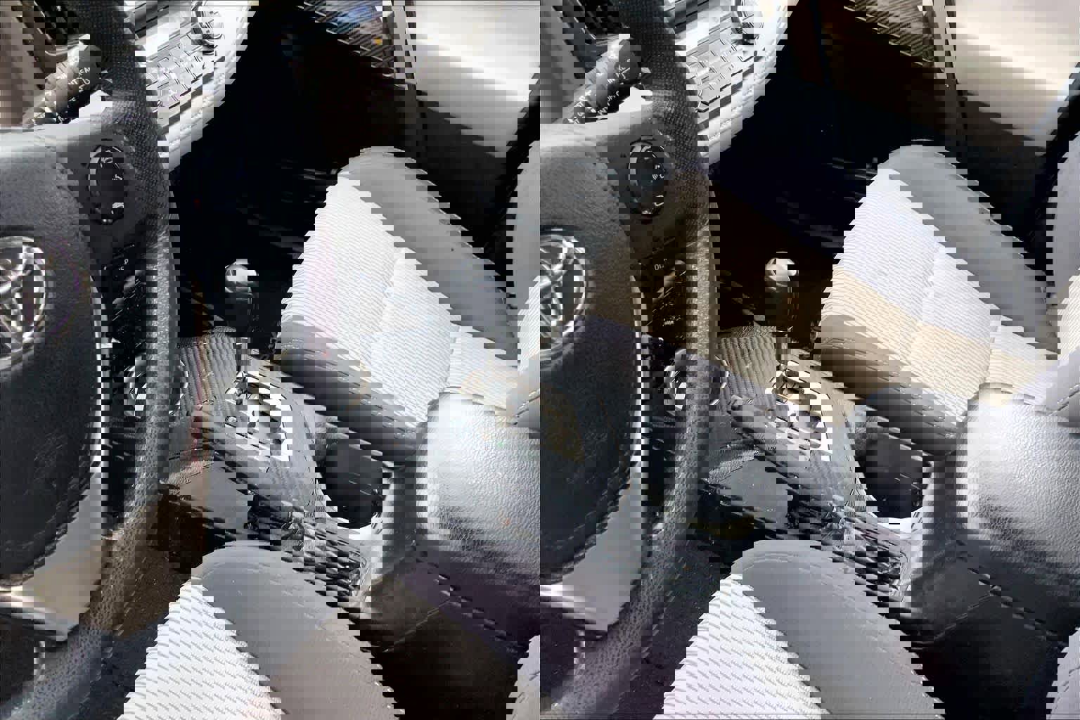 Used 2015 Toyota RAV4 XLE image 17