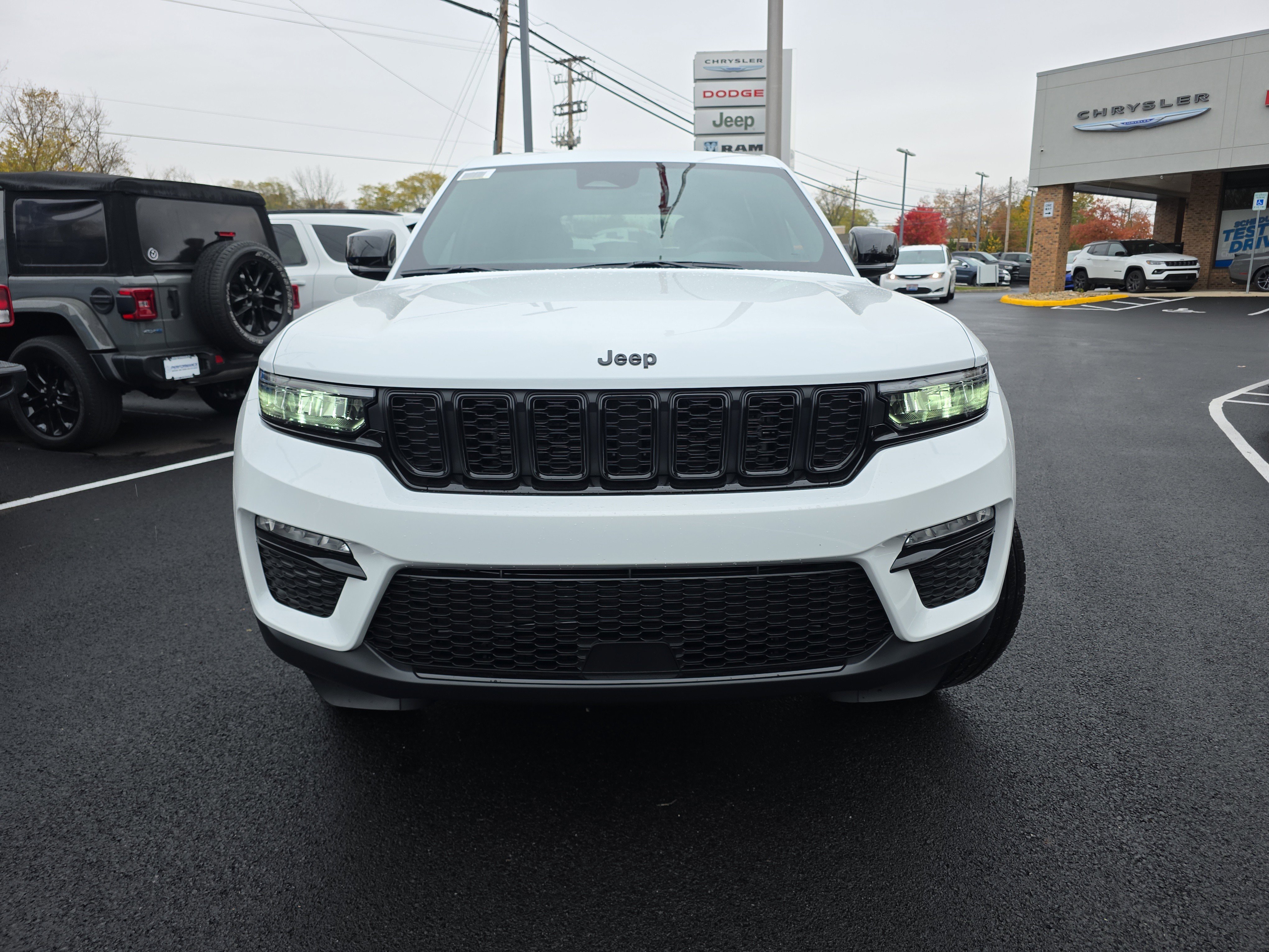 New 2025 Jeep Grand Cherokee Limited w/ Black Appearance Package image 17