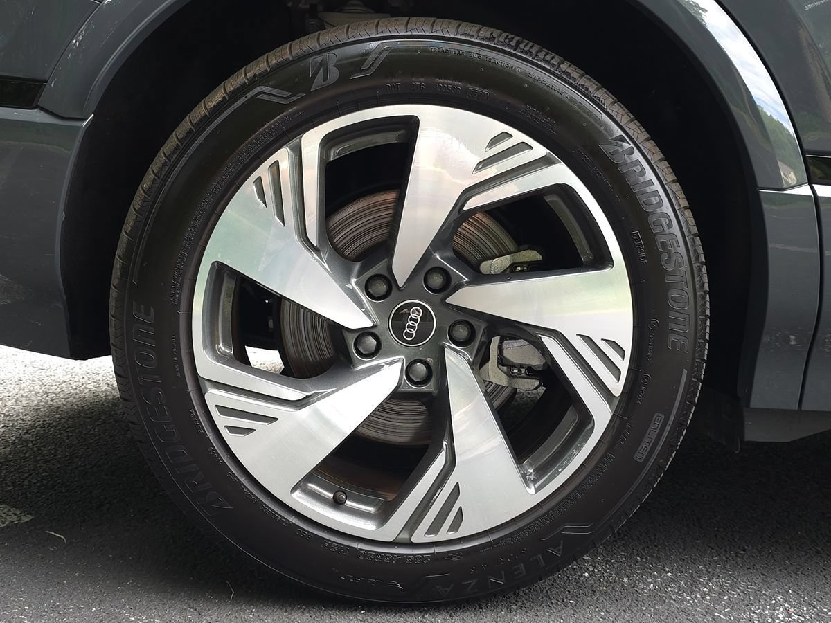 Used 2025 Audi Q6 e-tron Premium Plus w/ Premium Plus AWD/4WD image 65