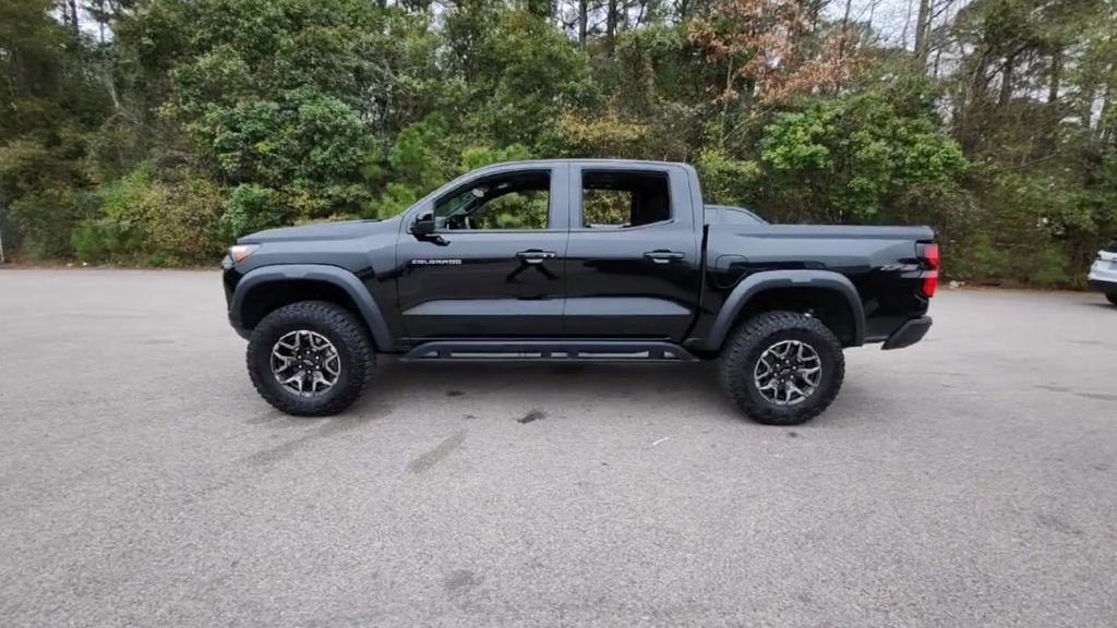 Used 2024 Chevrolet Colorado ZR2 w/ Technology Package image 10
