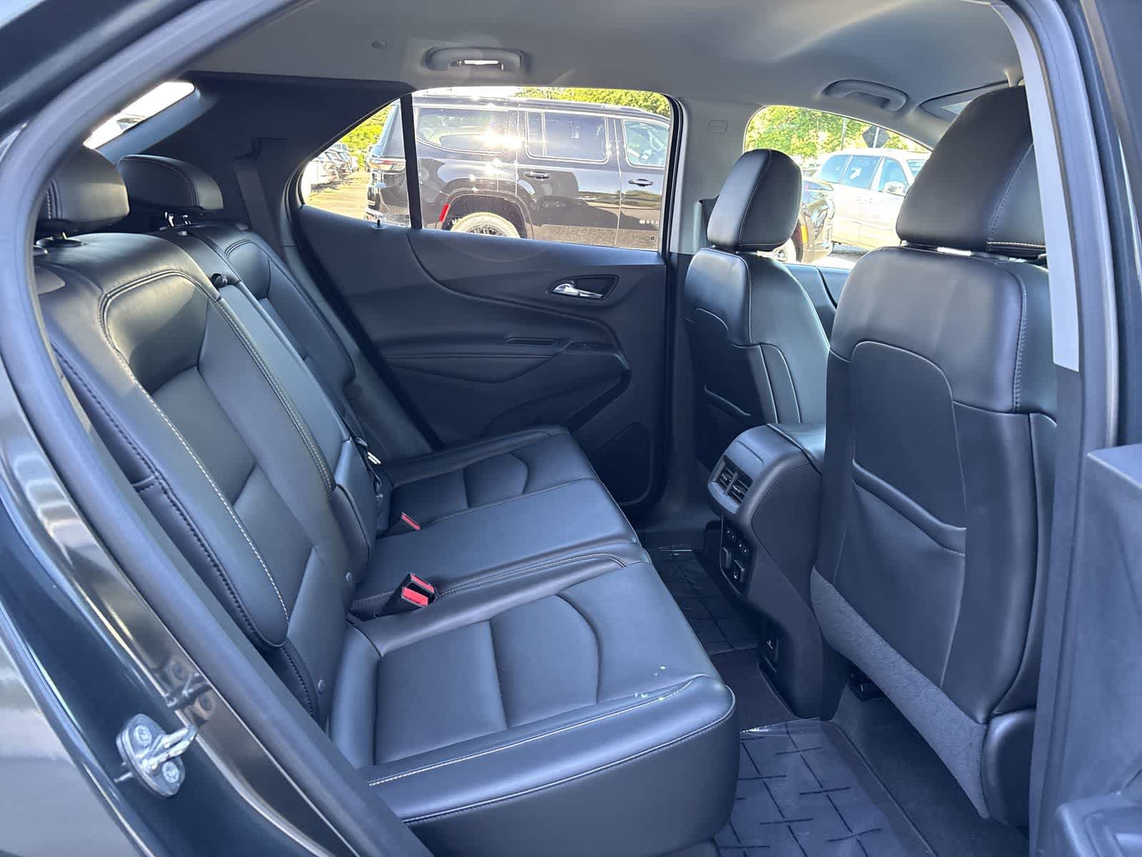 Used 2018 Chevrolet Equinox Premier FWD image 6