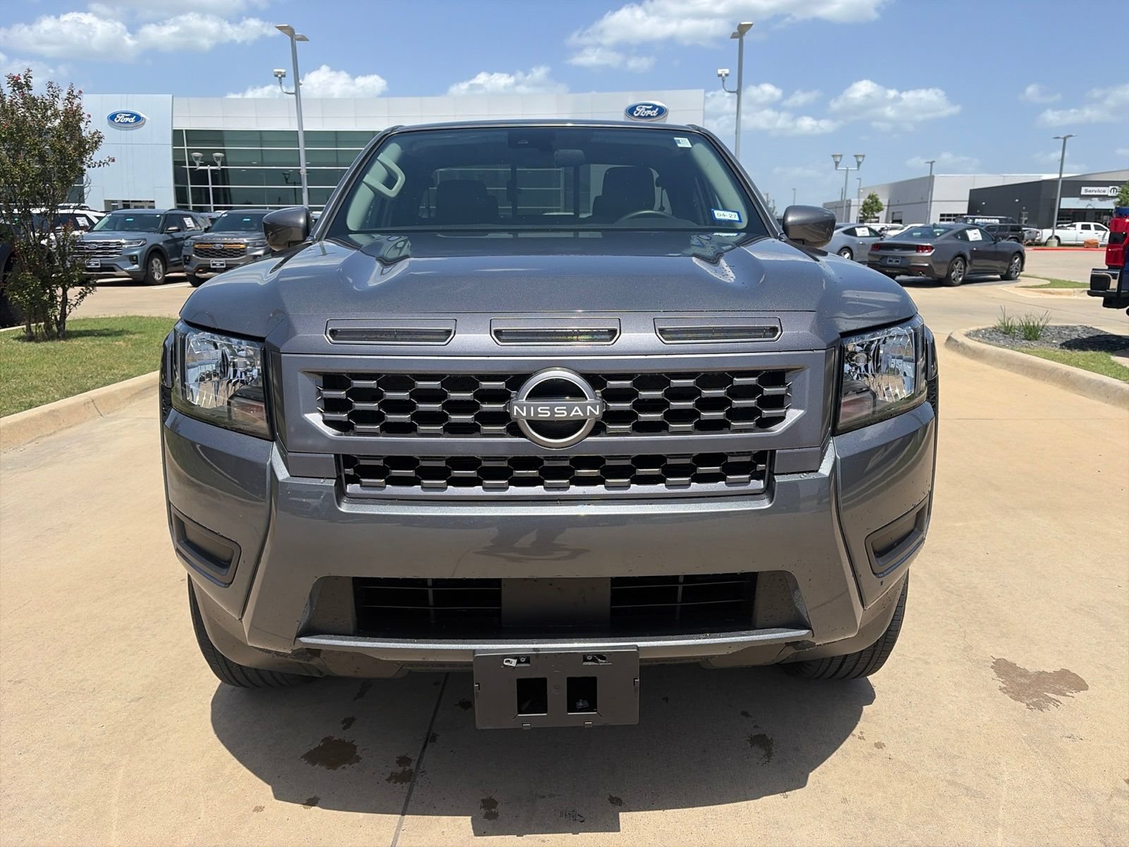 Used 2025 Nissan Frontier SV RWD image 2