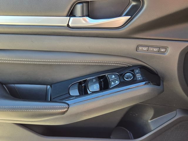 Used 2020 Nissan Altima 2.5 Platinum FWD image 32