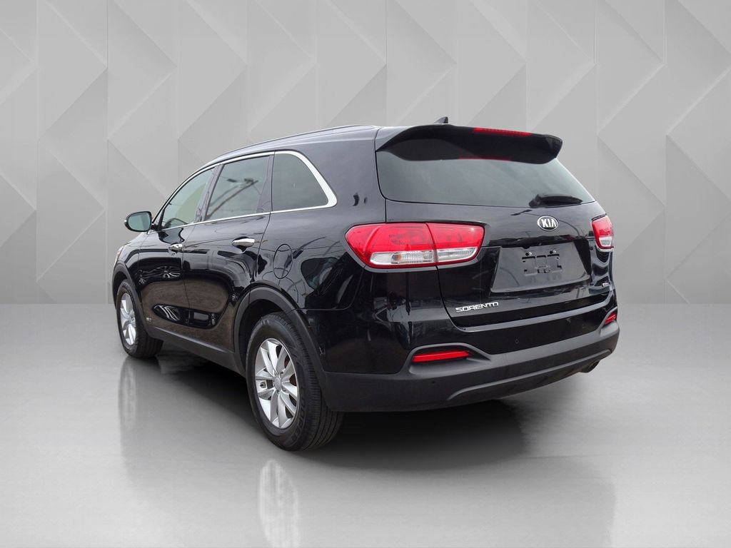 Used 2017 Kia Sorento AWD w/ LX Convenience Package image 3