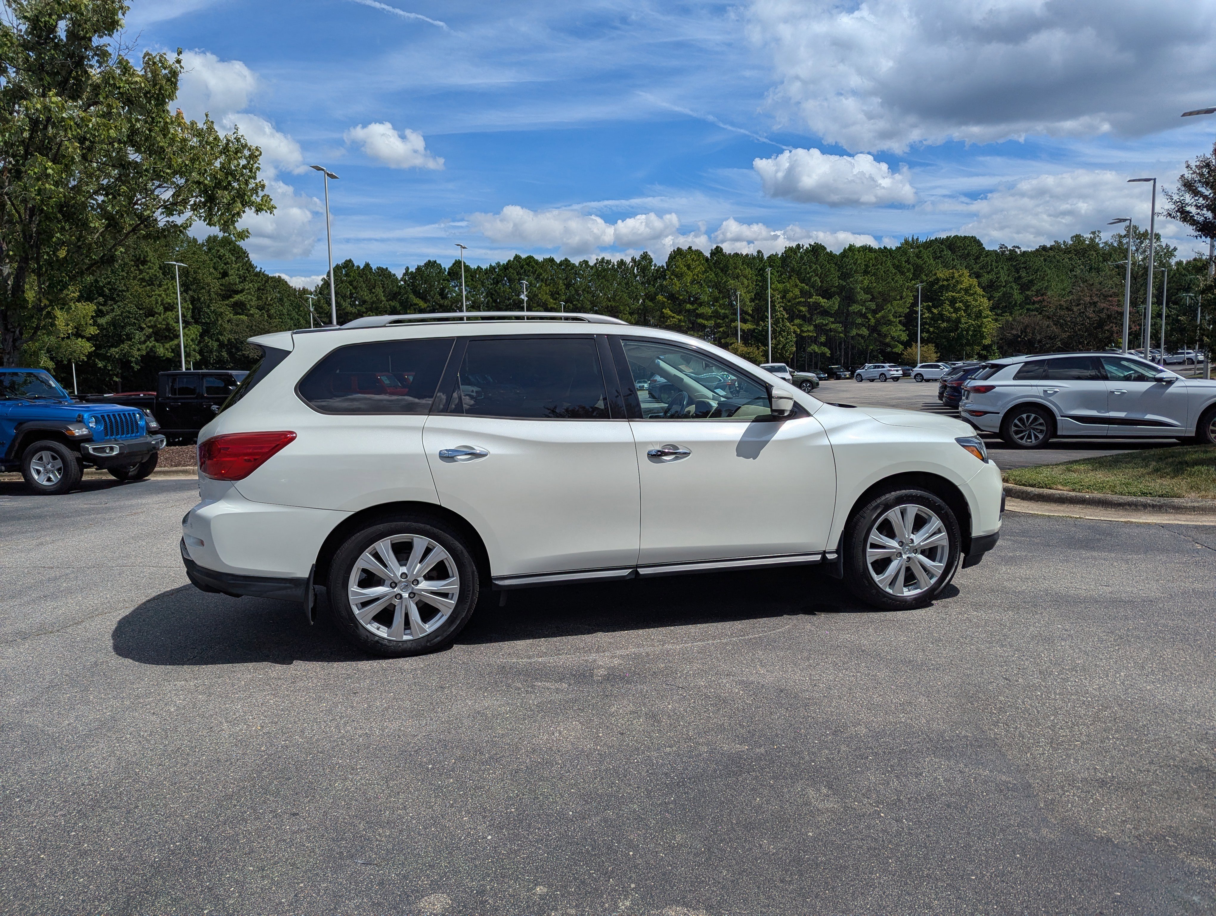 Used 2018 Nissan Pathfinder SL w/ SL Premium Package image 4