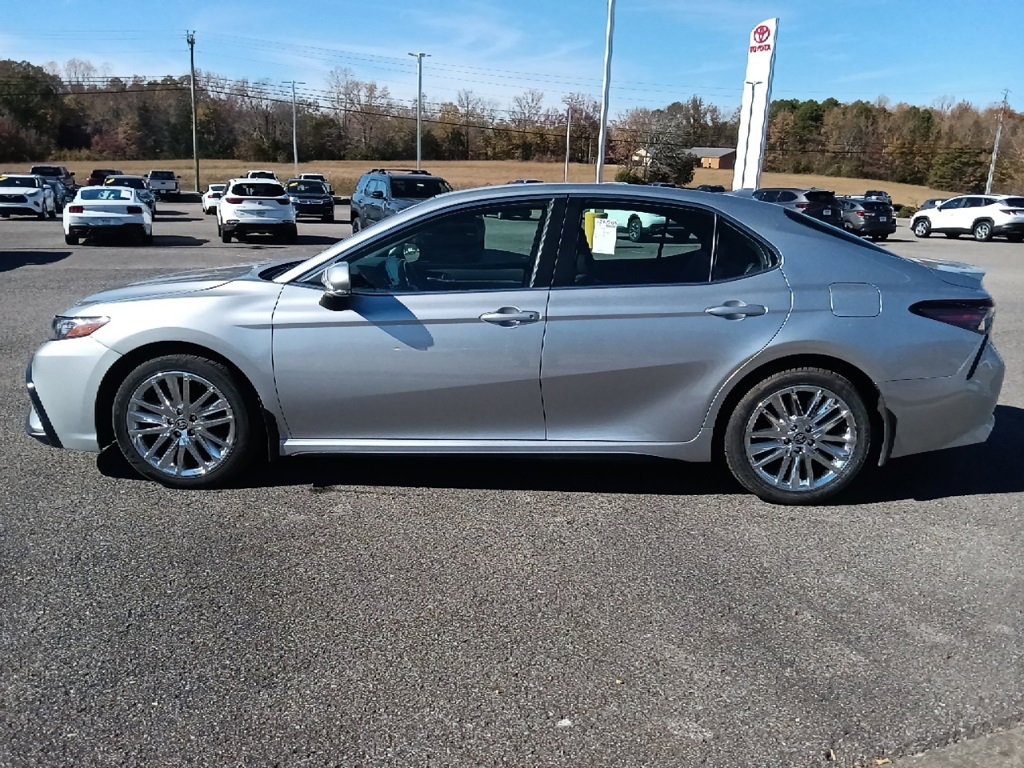 Used 2024 Toyota Camry SE image 6