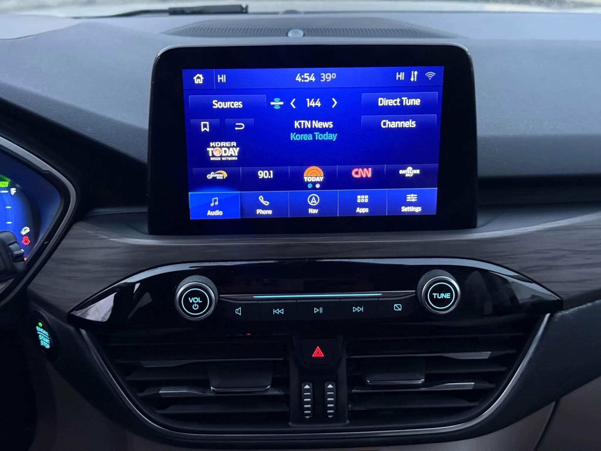 Used 2020 Ford Escape Titanium image 39