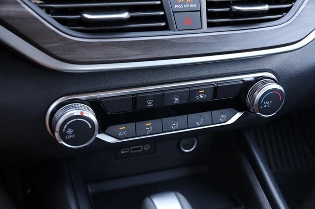 Certified 2025 Nissan Altima 2.5 SV FWD image 17