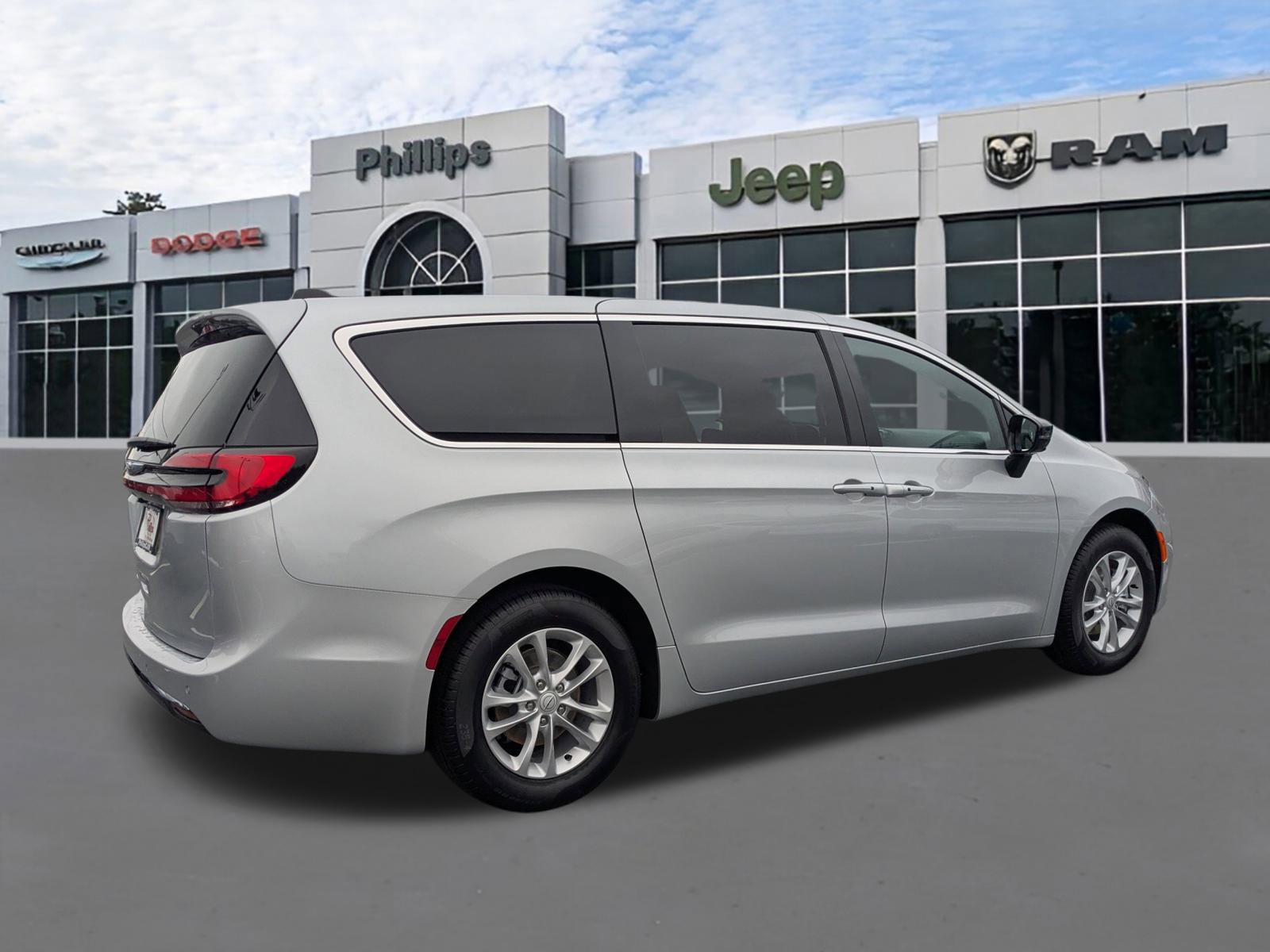 New 2026 Chrysler Pacifica Select image 3