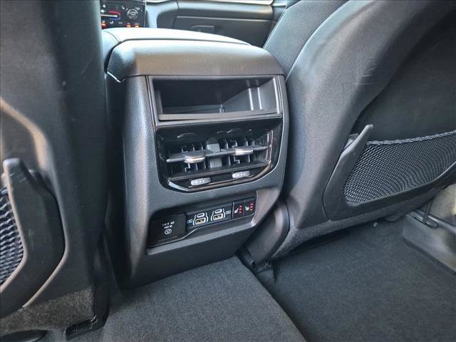 Used 2024 Jeep Grand Cherokee Limited w/ Black Appearance Package AWD/4WD image 18
