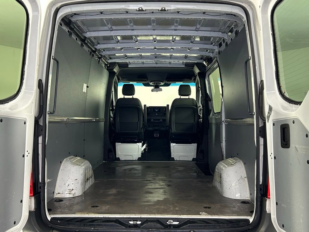 Used 2024 Mercedes-Benz Sprinter 2500 image 14