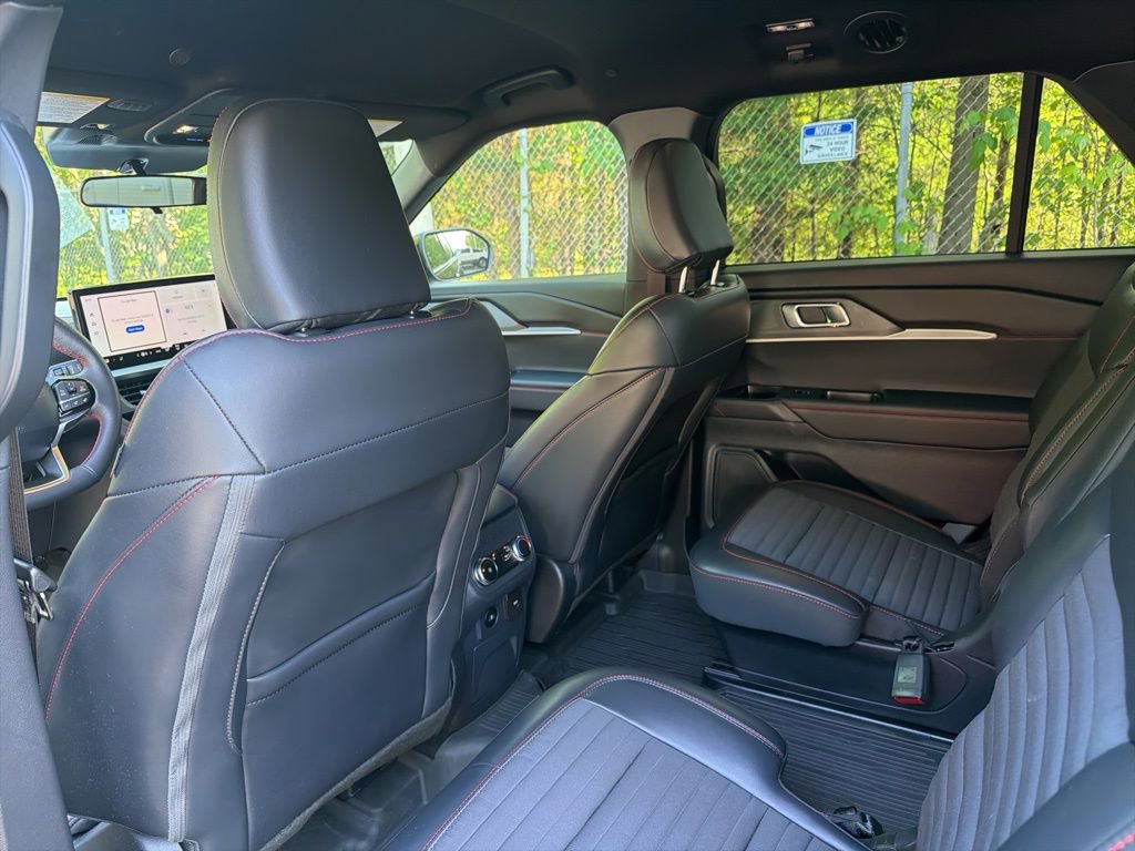 Used 2025 Ford Explorer ST-Line image 23