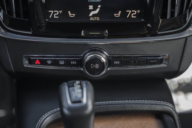 Used 2020 Volvo S90 T6 Inscription image 24