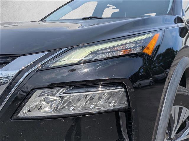 Used 2021 Nissan Rogue SV w/ Premium Package FWD image 2