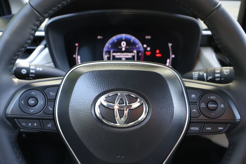 Used 2026 Toyota Corolla Cross LE FWD image 27