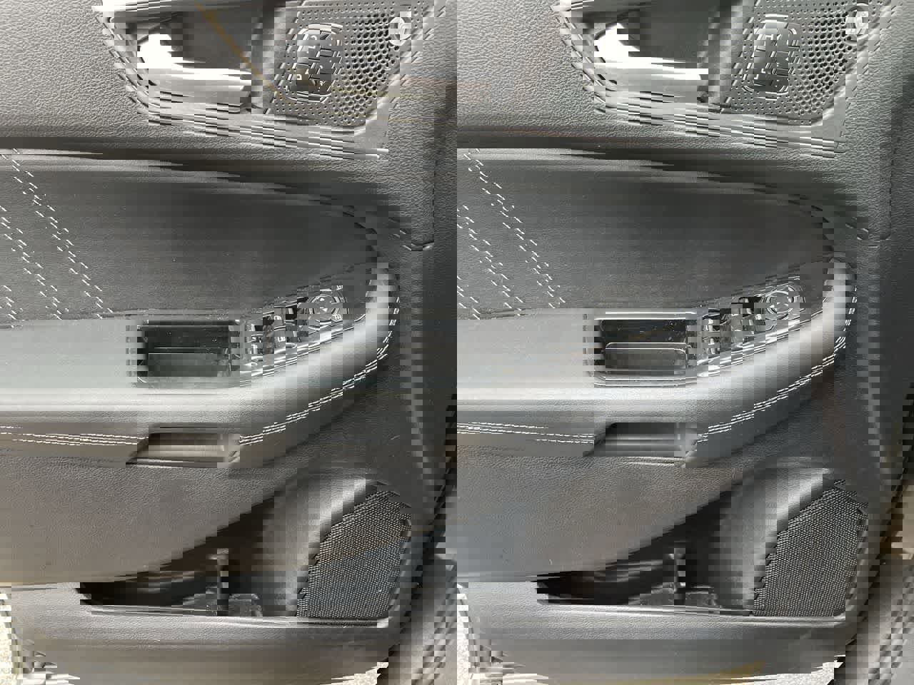 Used 2019 Ford Edge ST w/ Cold Weather Package image 32