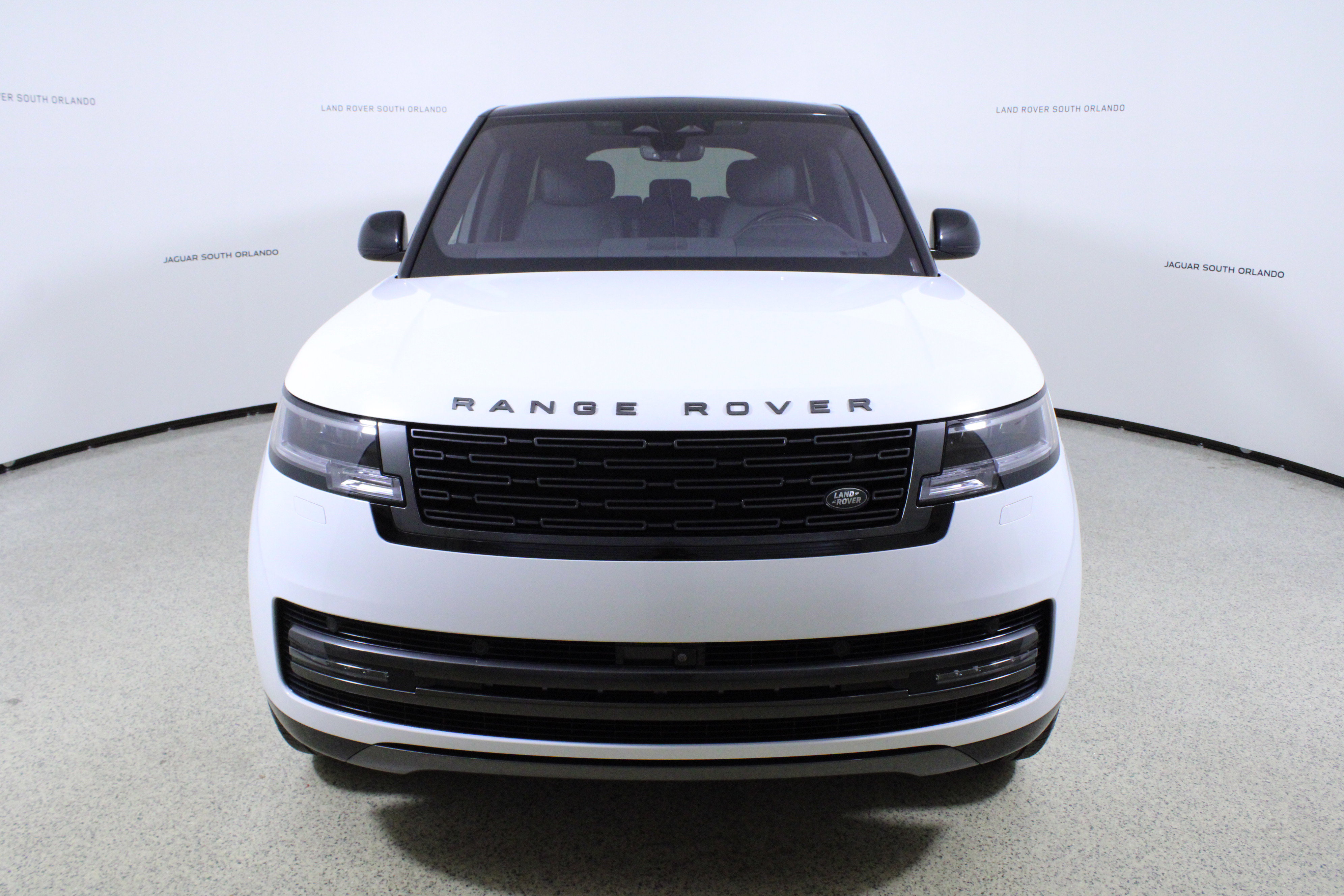 Used 2023 Land Rover Range Rover SE image 2