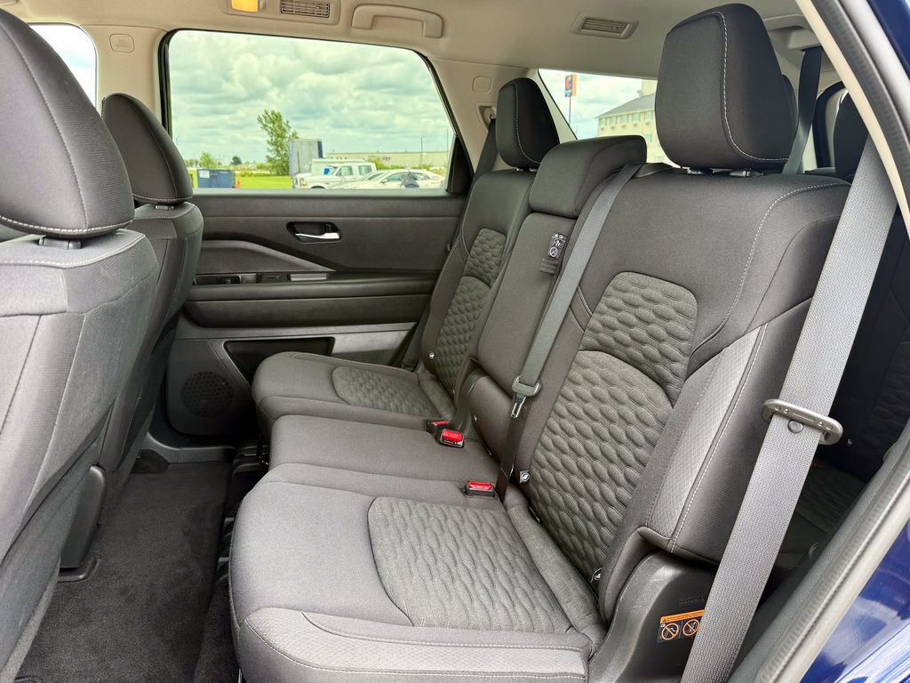 Used 2022 Nissan Pathfinder SV AWD/4WD image 12