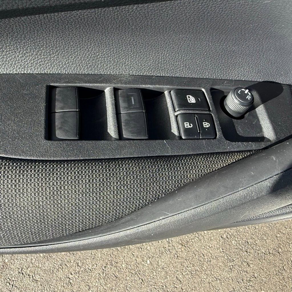 Used 2025 Toyota Corolla LE image 24