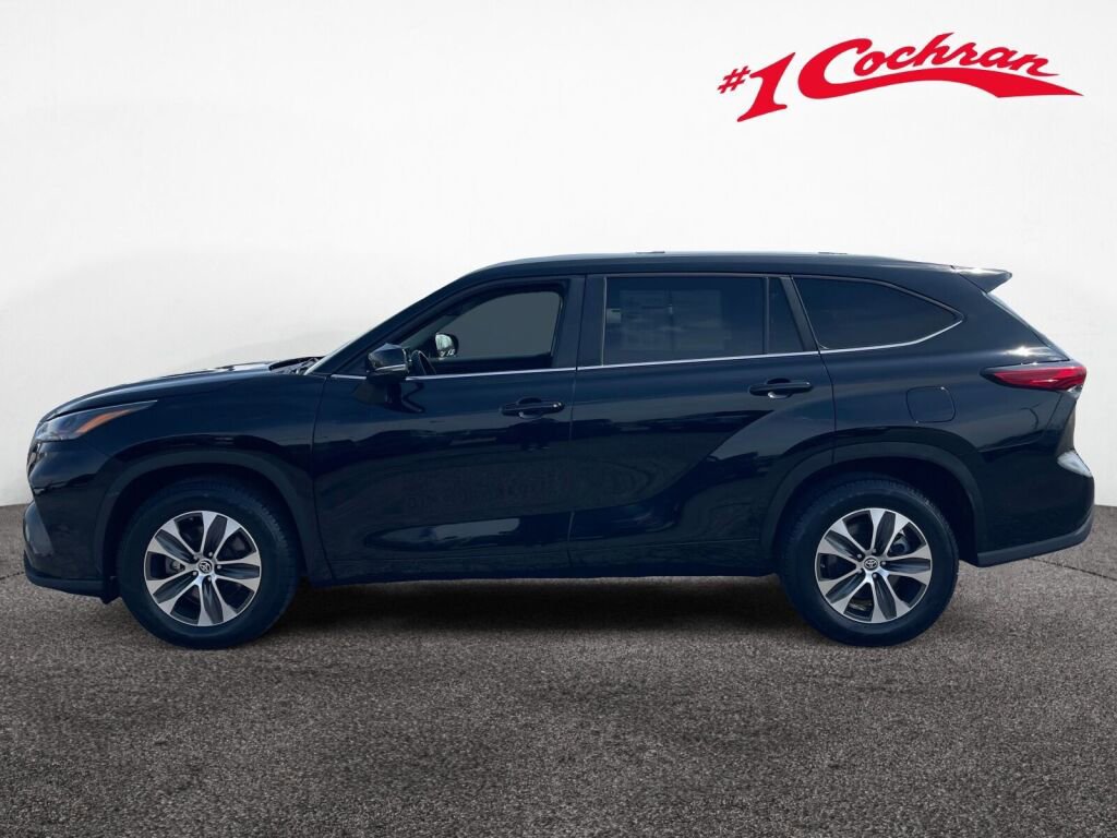 Used 2023 Toyota Highlander XLE image 25