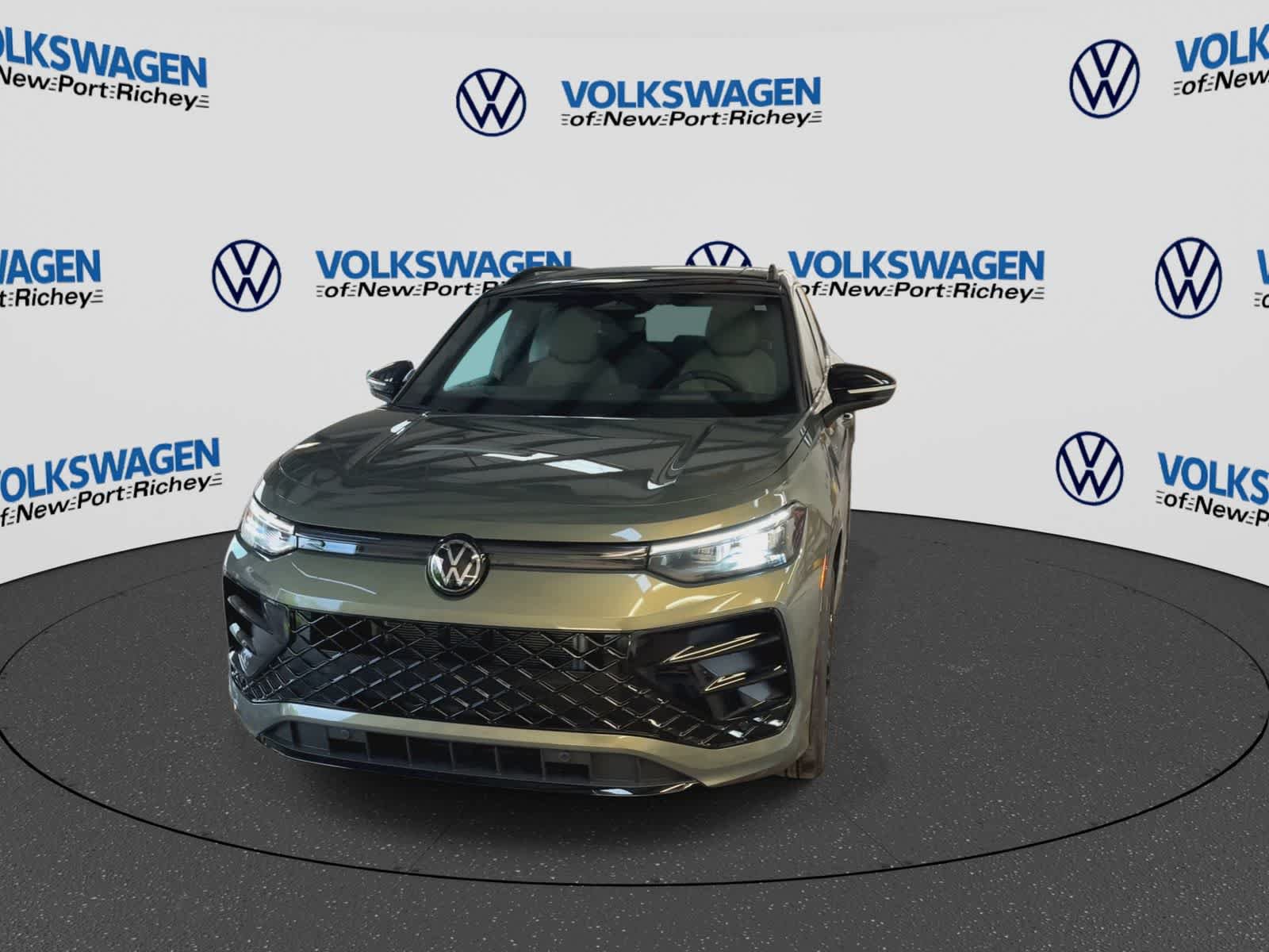 New 2026 Volkswagen Tiguan SE R-Line FWD image 3