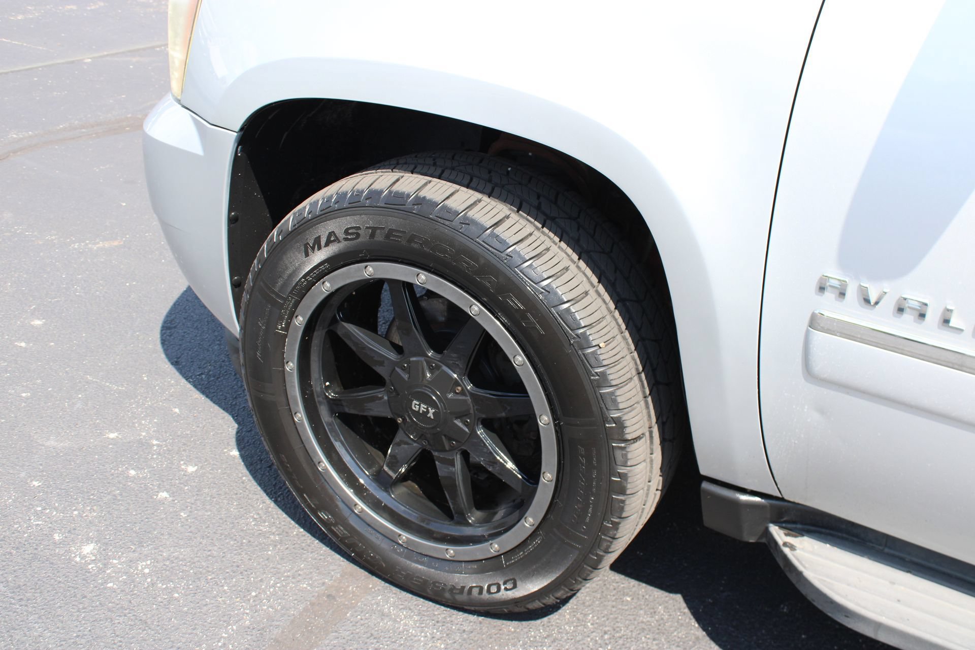 Used 2013 Chevrolet Avalanche LTZ AWD/4WD image 12
