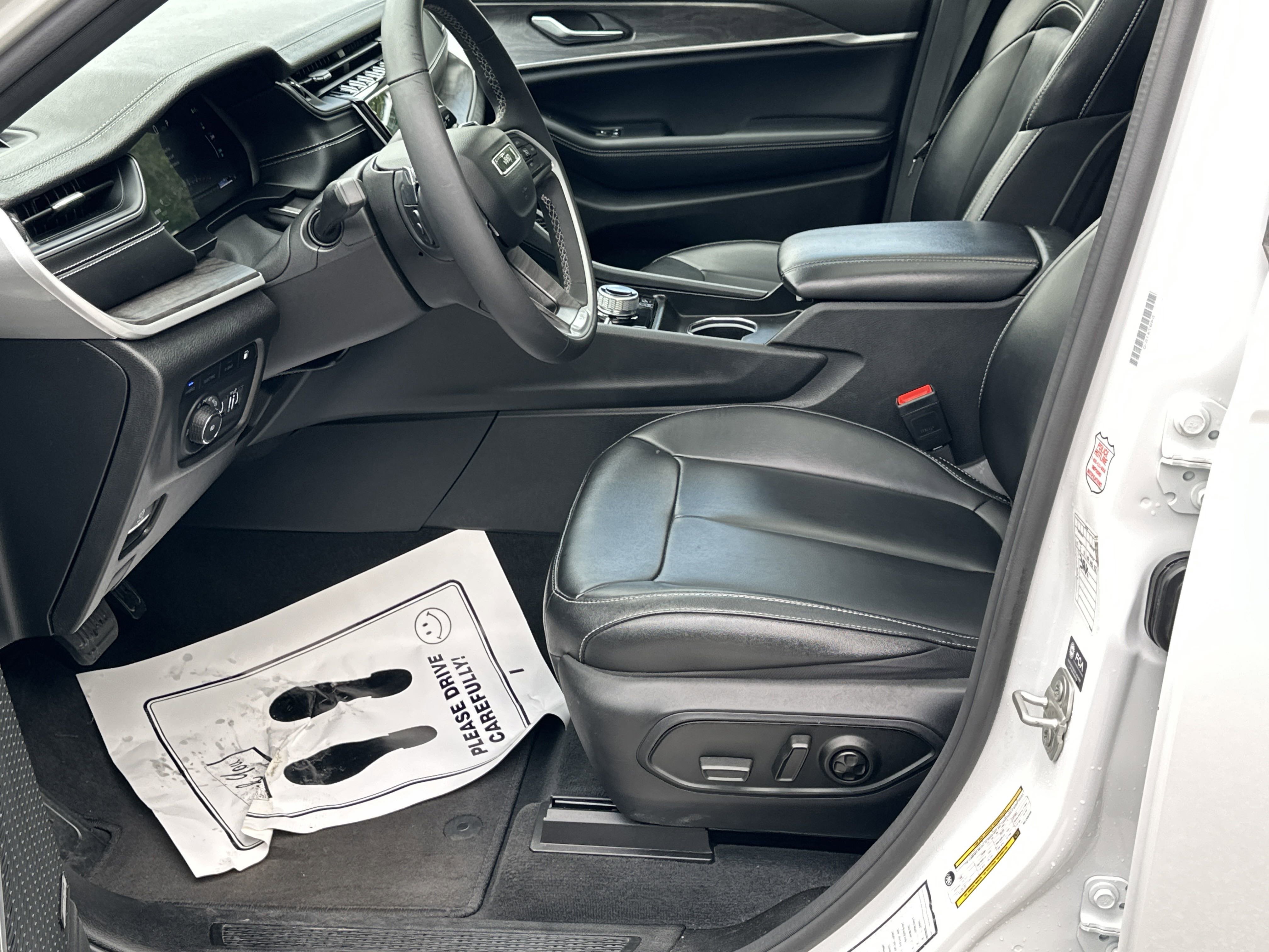 Used 2024 Jeep Grand Cherokee Limited 4xe image 9