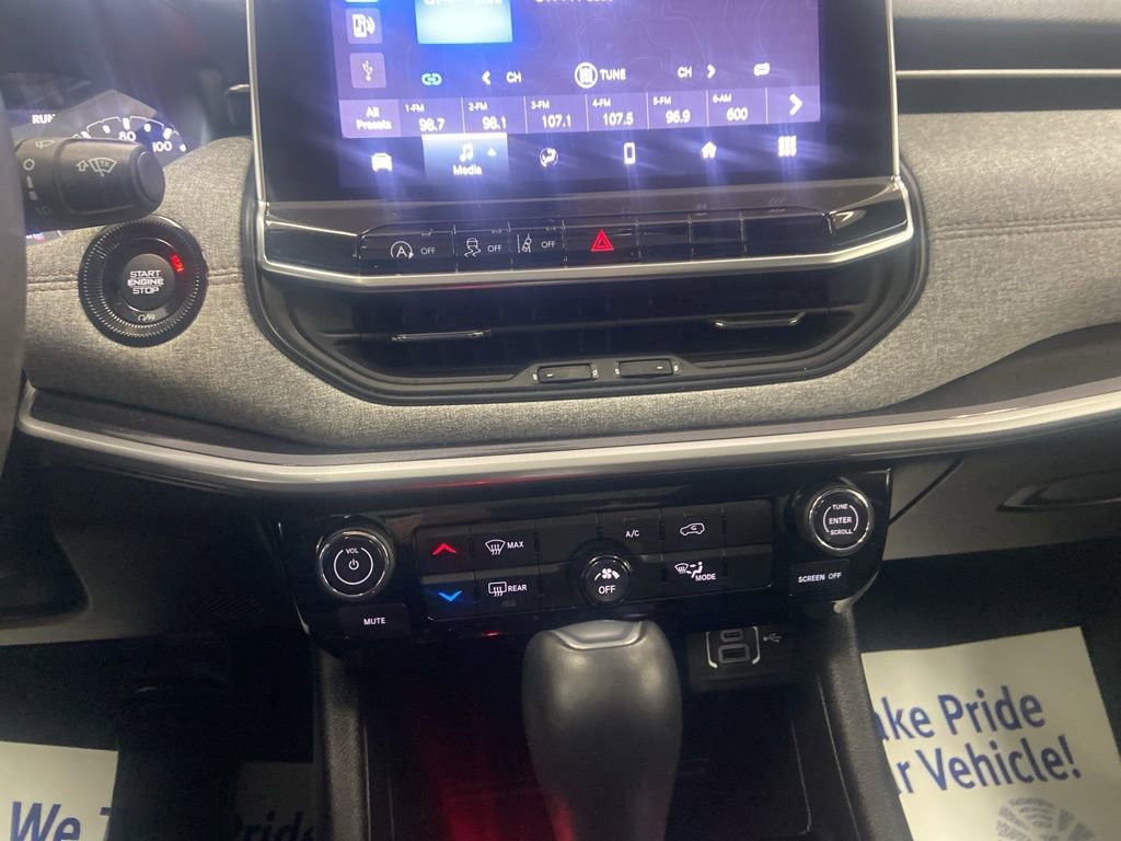 Used 2023 Jeep Compass Latitude w/ Sun and Sound Group image 32