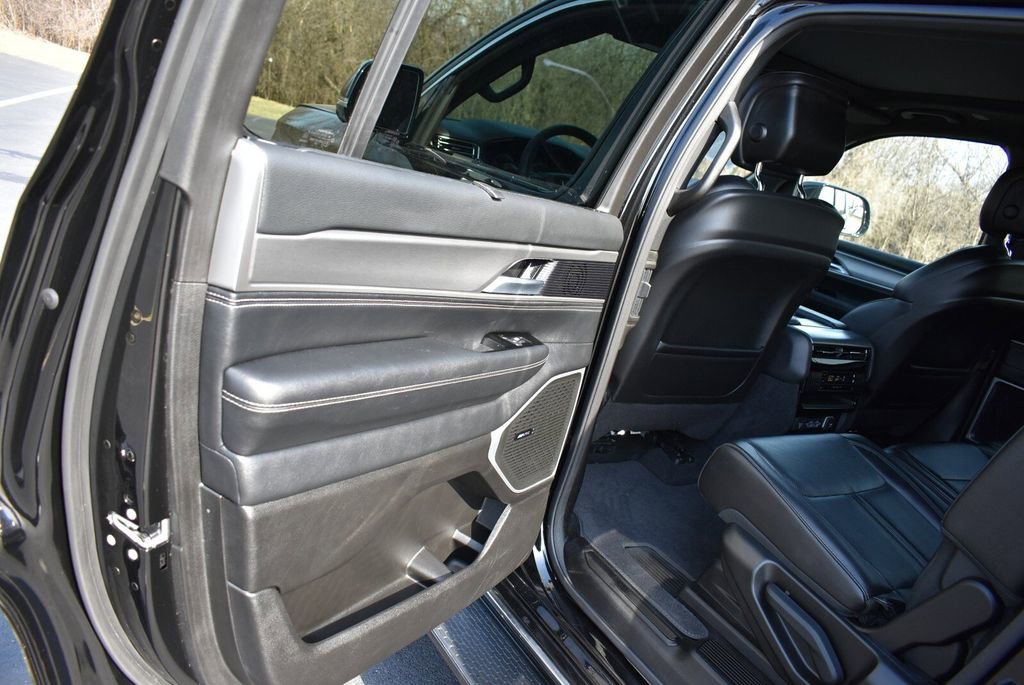 Used 2025 Jeep Wagoneer 4WD w/ Convenience Group I image 34