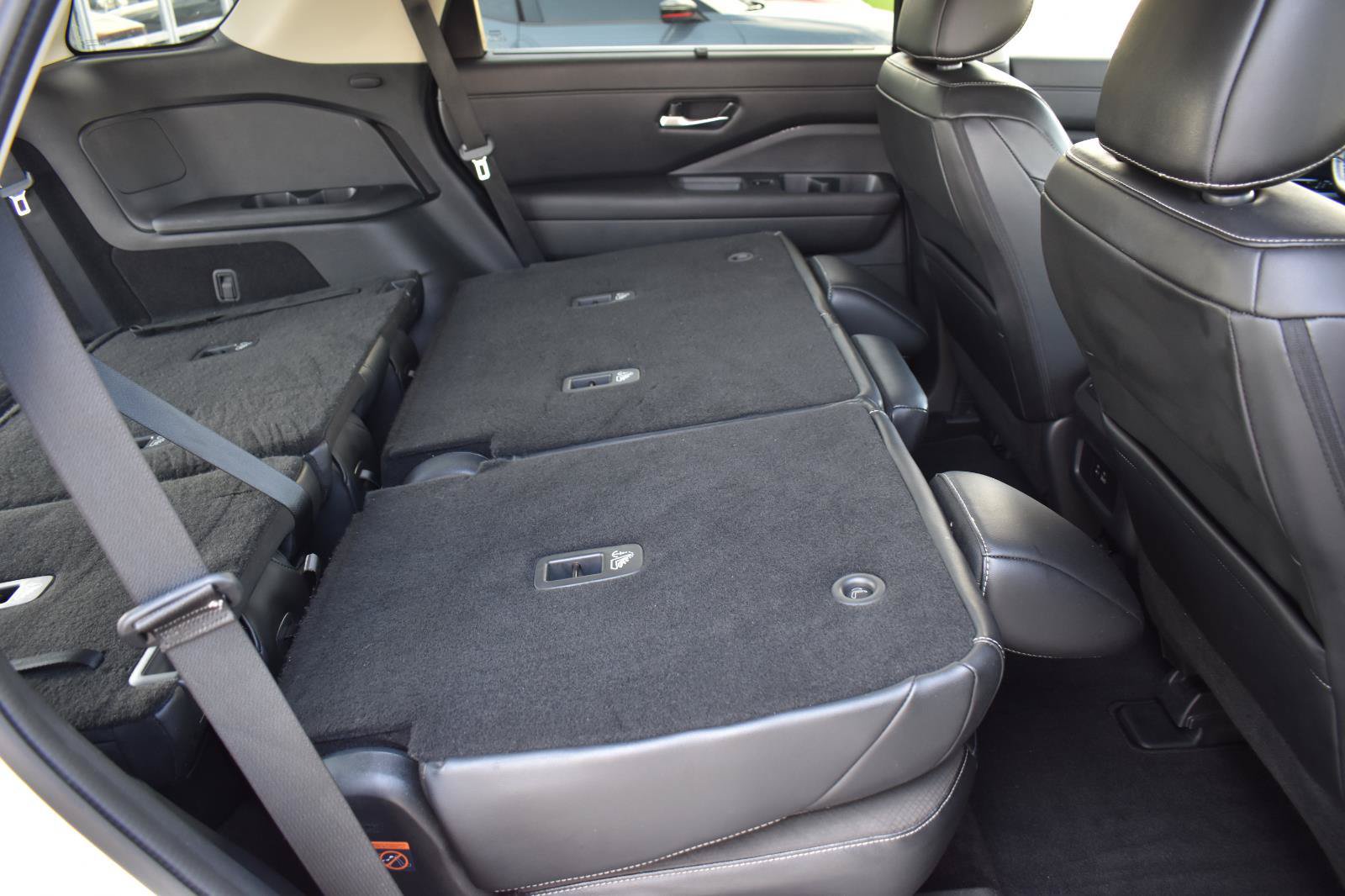 Used 2024 Nissan Pathfinder SL FWD image 70