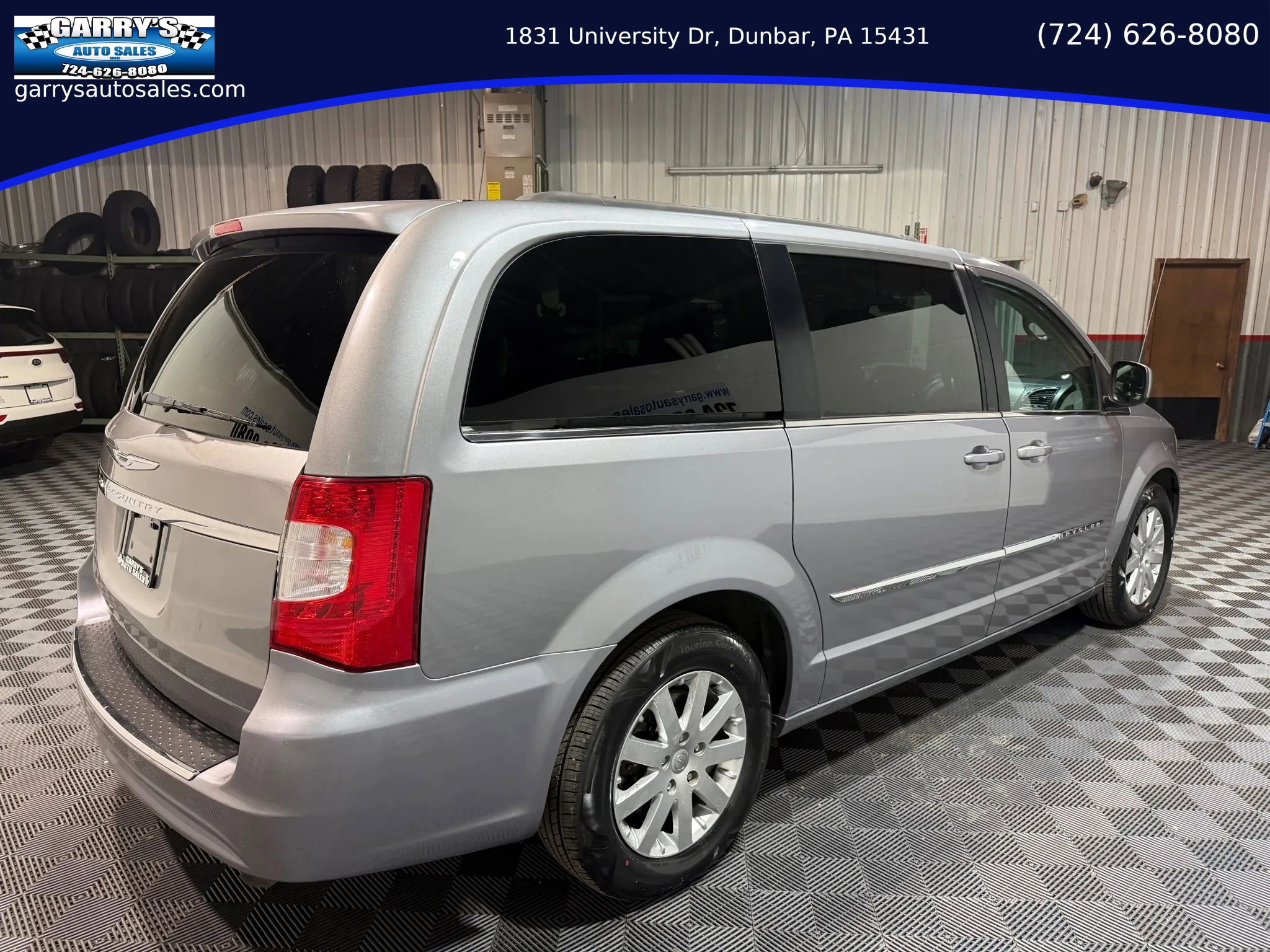 Used 2014 Chrysler Town & Country Touring FWD image 5