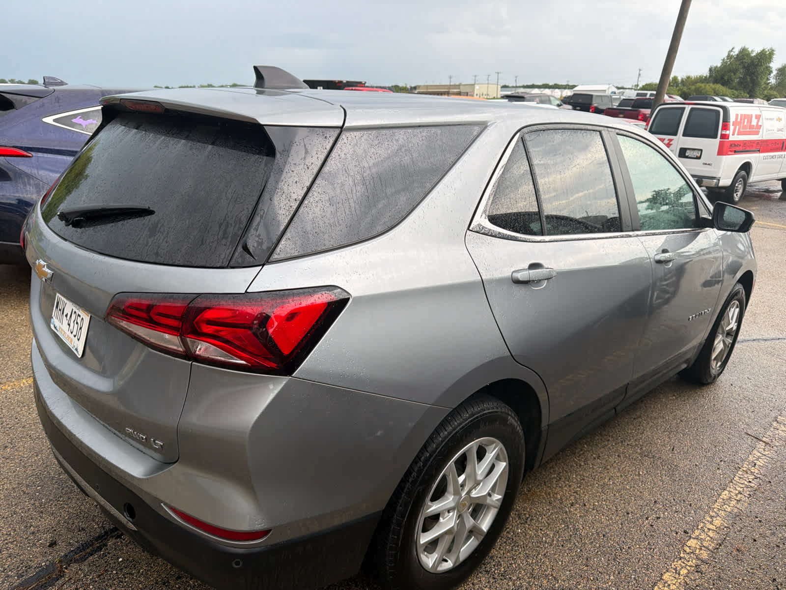 Used 2024 Chevrolet Equinox LT AWD/4WD image 4