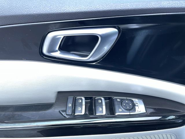 Used 2024 Kia Carnival EX image 24
