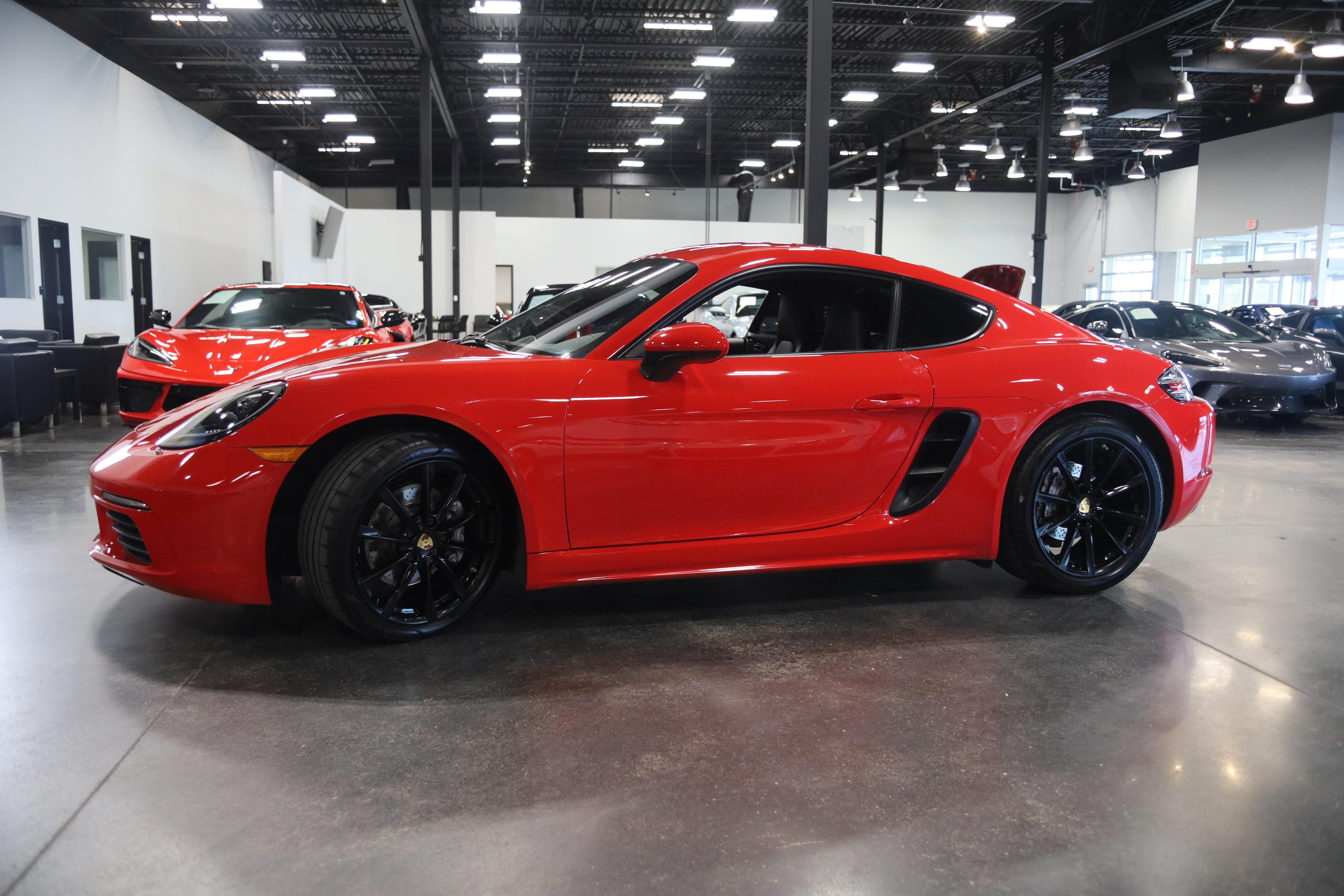 Used 2018 Porsche 718 Cayman RWD image 9